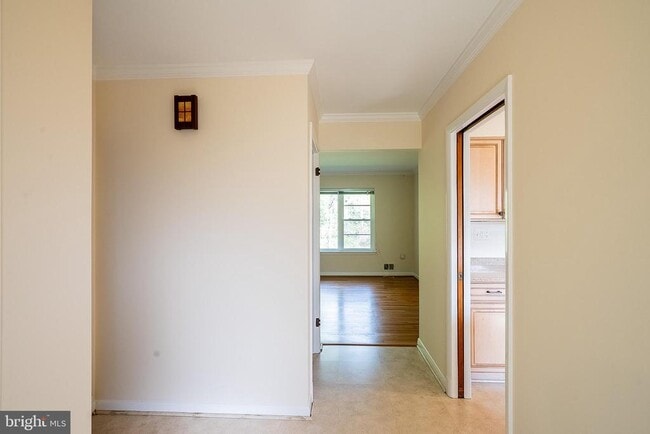 Building Photo - 6608 Fairlawn Dr