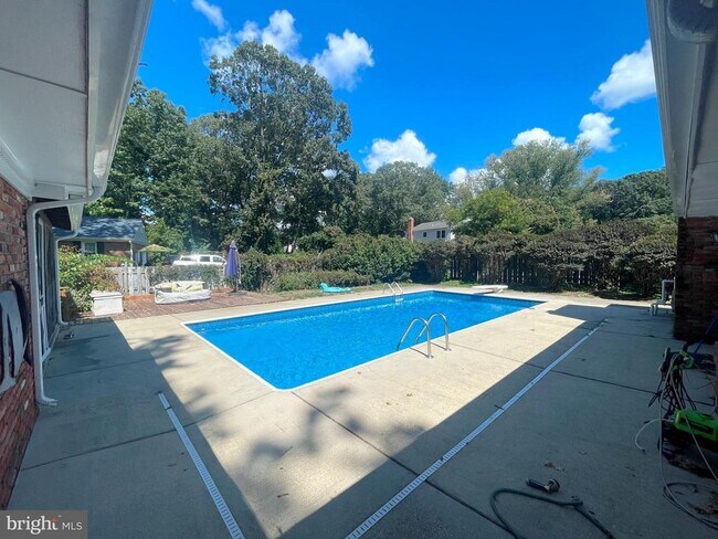 Building Photo - 11717 Rivershore Dr