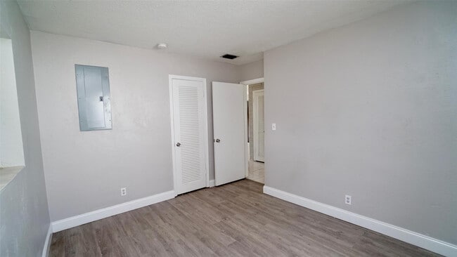 Building Photo - 5908 NW 81st Ave