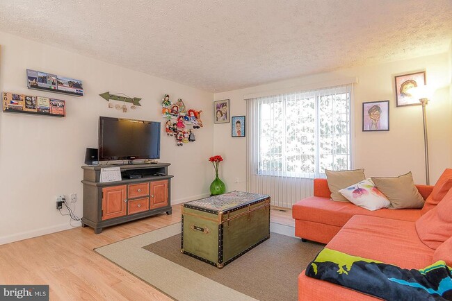 Building Photo - 8291 Raindrop Way