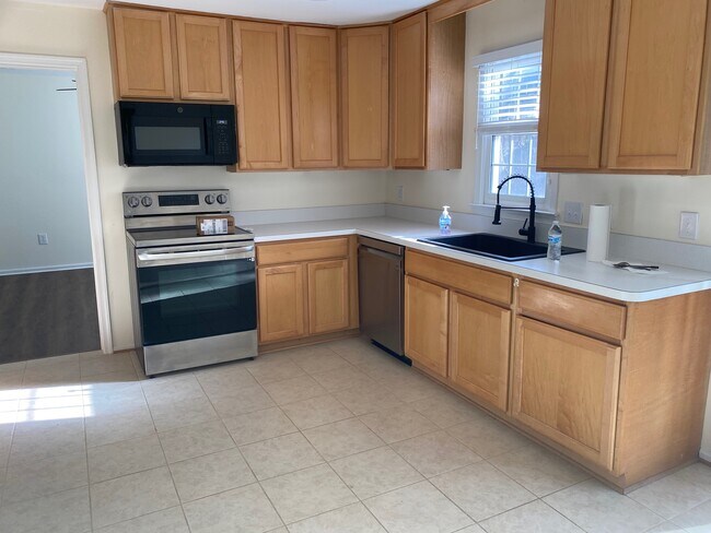 Building Photo - 7907 Laural Valley Way