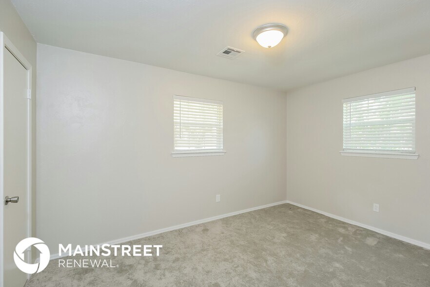 Building Photo - 1153 Elmhurst St