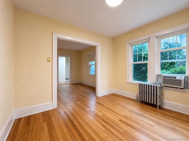 Building Photo - 42 Crestview St