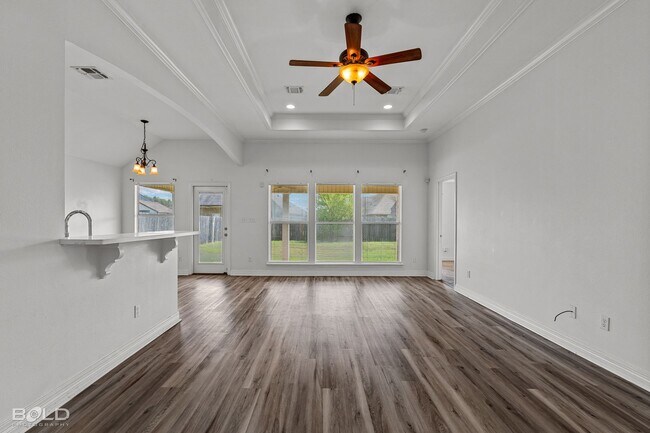 Building Photo - 521 Linnhurst Dr