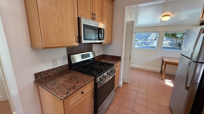 Building Photo - Epic REA - Expansive 2BD/ 1BA with Huge Garage in the Outer Mission