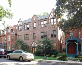 Building Photo - 360 Laurel St
