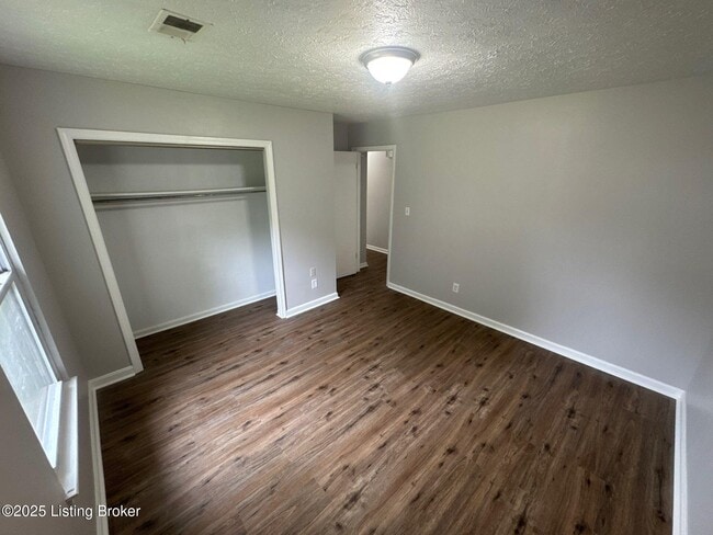 Building Photo - 9705 Turnpike View Dr
