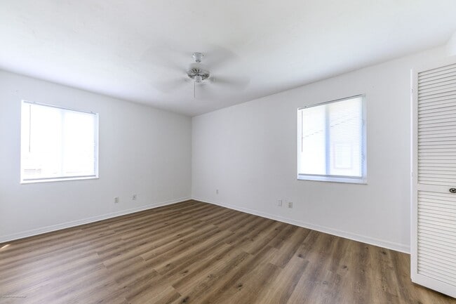 Building Photo - DRASTIC PRICE DROP!!  PRIME LOCATION