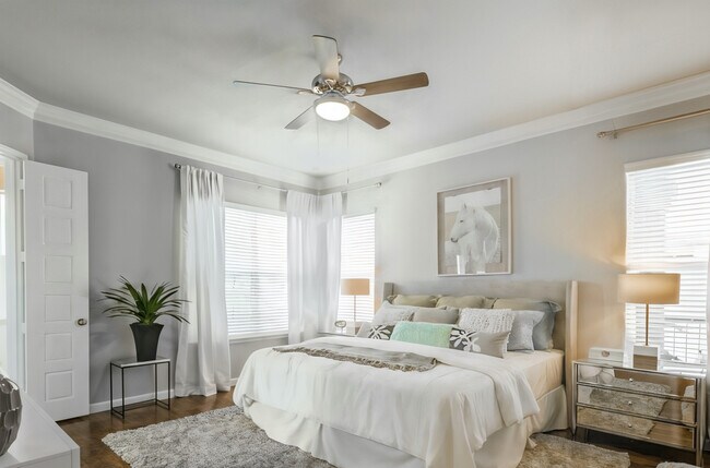 Building Photo - Where Elegance and Comfort Align!