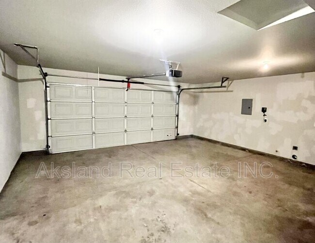 Building Photo - 445 Pearl Pl