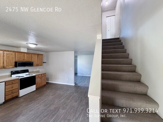 Building Photo - 2475 NW Glencoe Rd
