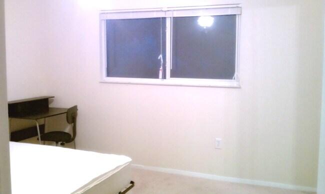 Building Photo - 3936 SW 26th Terrace