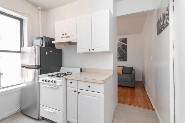 Building Photo - 315-317-317 E 95th St