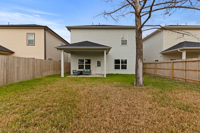 Building Photo - 2209 Silverbonnet St