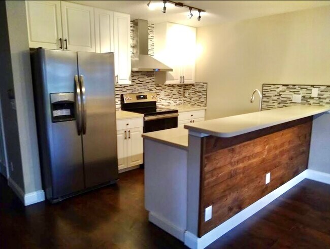 Building Photo - 12836 Woodmill Dr