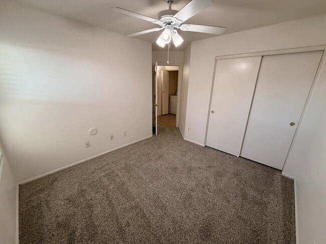 Building Photo - 602 N 166th Ln