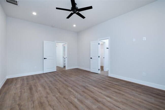 Building Photo - 354 Peach Pt Ln