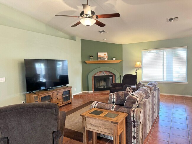 Building Photo - Spacious 3-Bedroom Home with RV Parking & Boat-Deep Garage