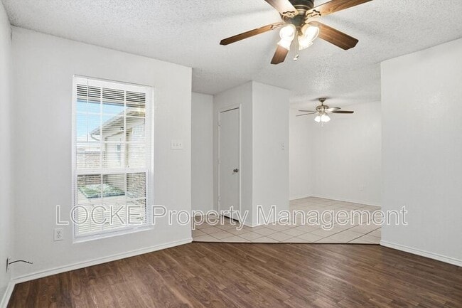 Building Photo - 10259 Aurora Dr