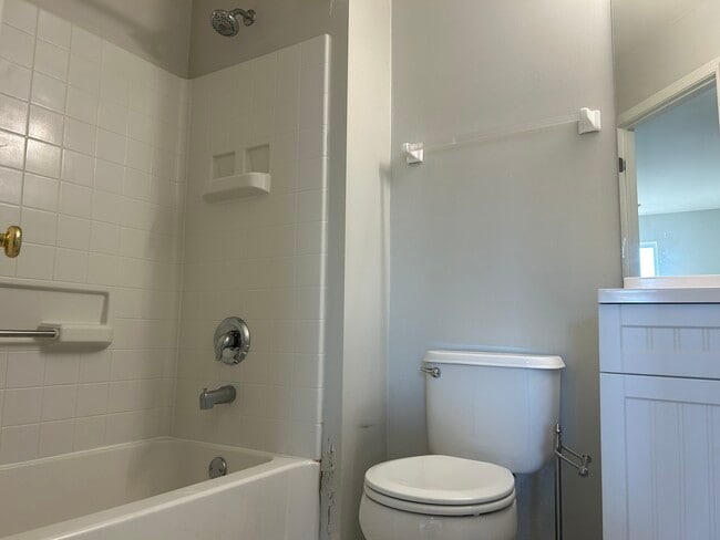 Building Photo - 1088 N Claremont Dr