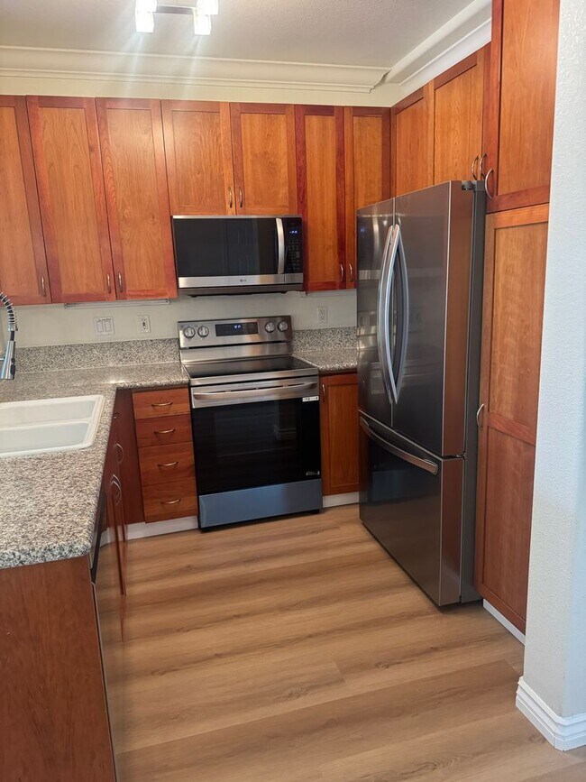 Building Photo - 1 bed/1 bath condo unit