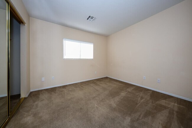 Building Photo - 8761 E Green Branch Ln