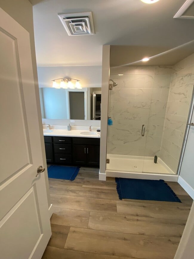 Building Photo - Gorgeous New 3 bedroom Furnished Whitefish Townhouse