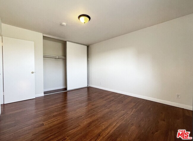 Building Photo - 870 Figueroa Terrace