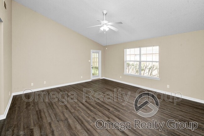 Building Photo - 2672 Rosebud Dr E