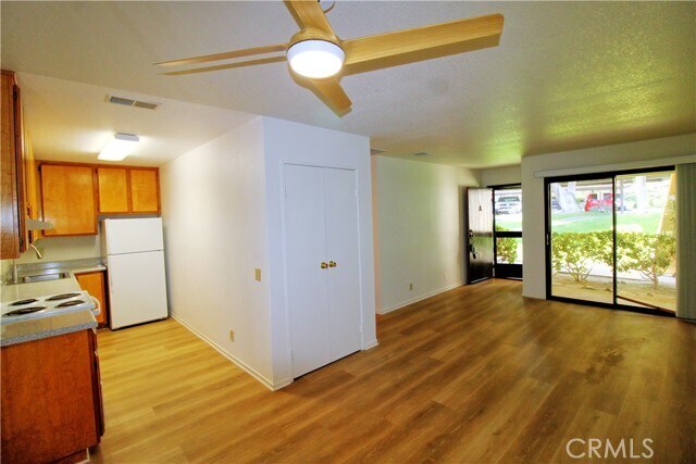 Building Photo - 2800 Los Felices Cir E