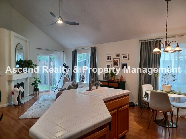 Building Photo - Woodhaven Sherwood Magical One Level Home Available January 1 Small Pet w/Pet Rent