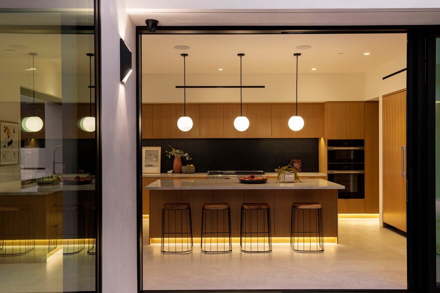Building Photo - 5208 Sanchez Dr