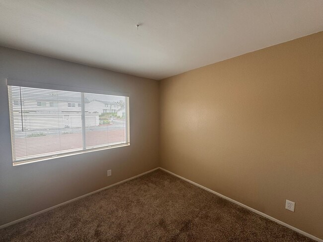 Building Photo - Beautiful Two Story Condo located In Oceanside!