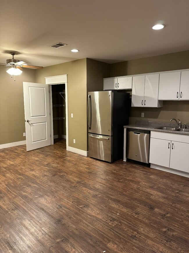 Building Photo - 112 Plum Aly