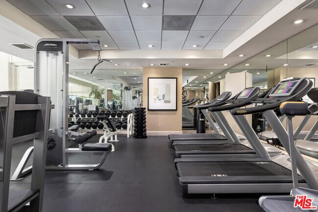 Building Photo - 10445 Wilshire Blvd