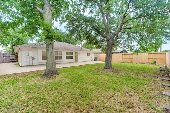 Building Photo - 2215 Squire Dobbins Dr