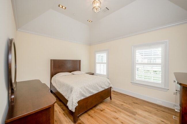 Building Photo - 5410 Alder Cir