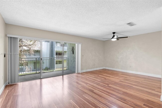 Building Photo - 9365 Fontainebleau Blvd