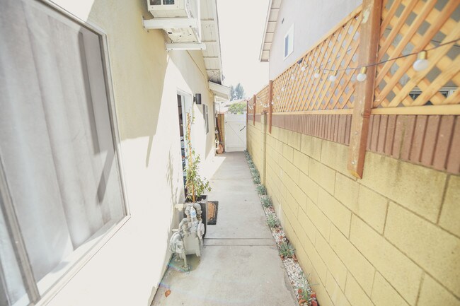 side area - 5534 Alcove Ave