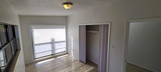 Building Photo - 2027 BENTLEY ST