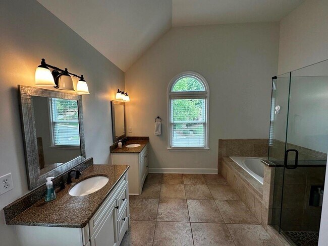 Building Photo - 11640 Vista Forest Dr