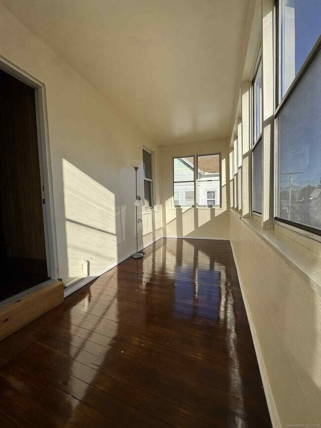 Building Photo - 162 Jubilee St