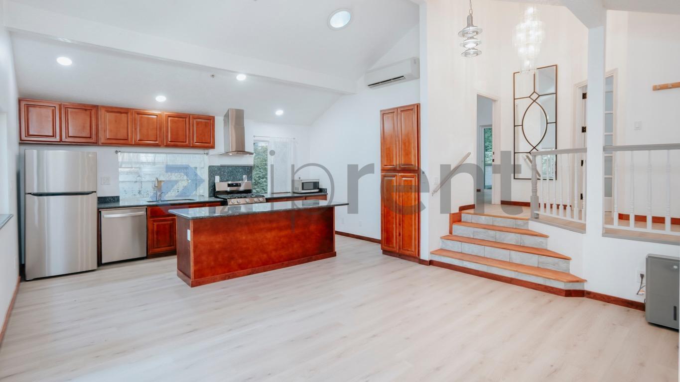 Building Photo - Unit single home