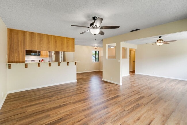 Building Photo - Charming Single-Story 3 Bed Home Two Car Garage & Spacious Yard!