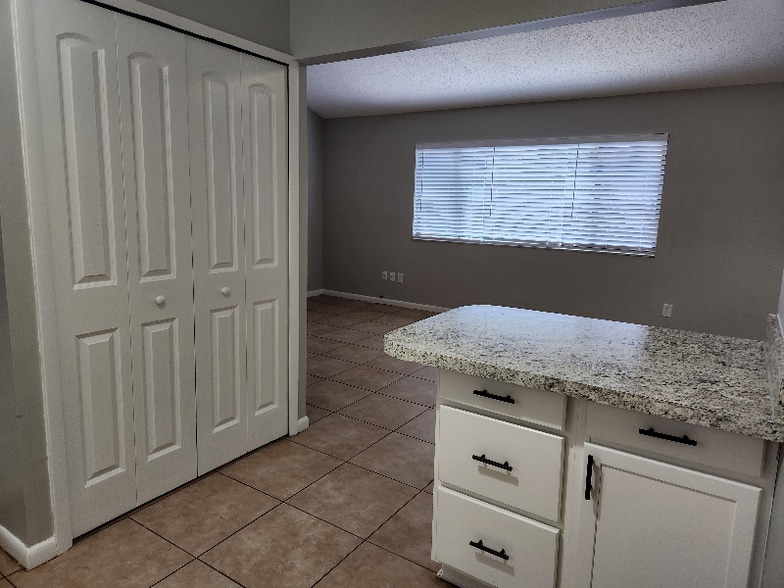 Building Photo - 1206 E 11th Ave