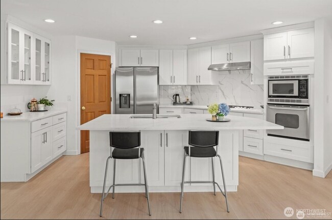 Building Photo - Beautifully Renovated 5-Bedroom Home in Abbey Road