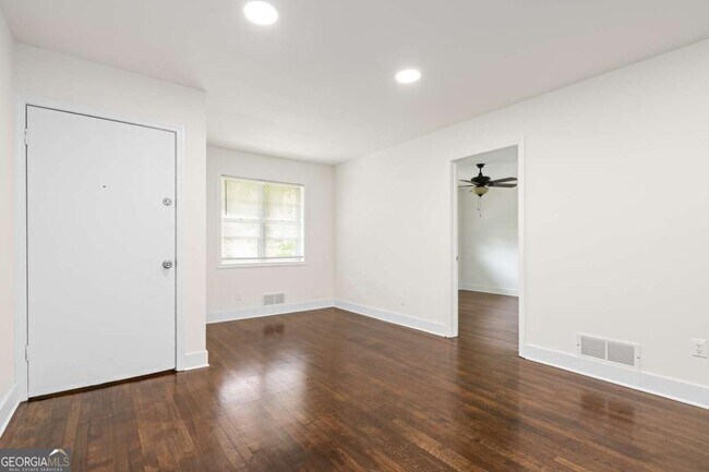 Building Photo - 1437 Vesta Ave