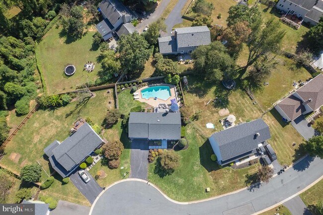 Building Photo - 1615 Spottsworth Way