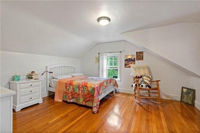 Building Photo - 27 1/2 Doro Pl