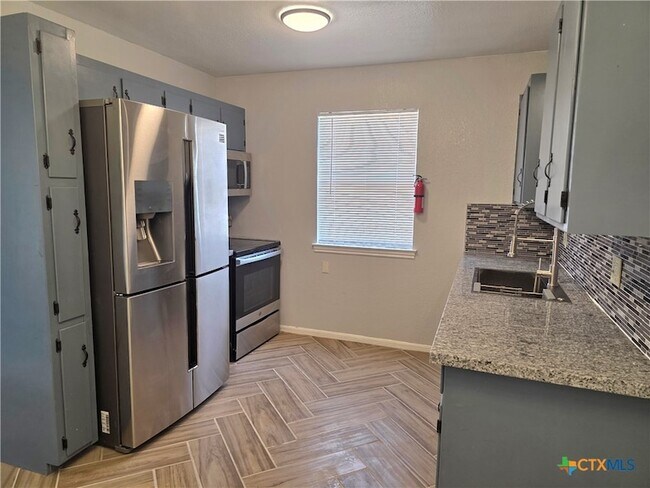 Building Photo - 303 Erby Ave